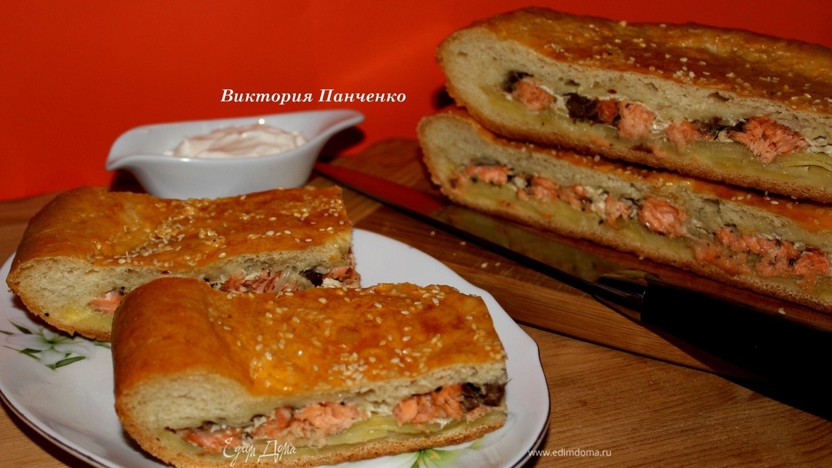 Пирог с семгой и картофелем