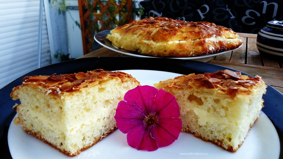 Медовый пирог "Пчелиный укус" для жителей ЕД (Bienenstich)