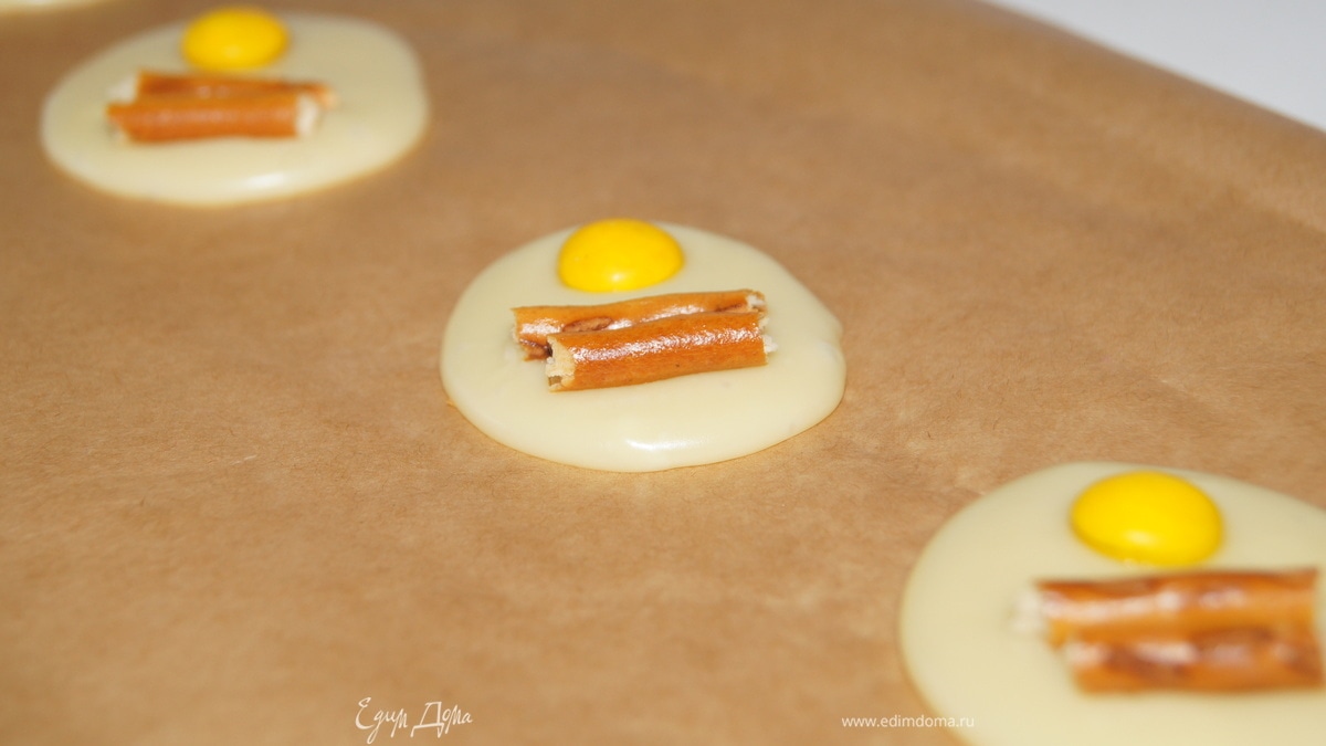 Конфеты к детскому празднику "Яичница с беконом"