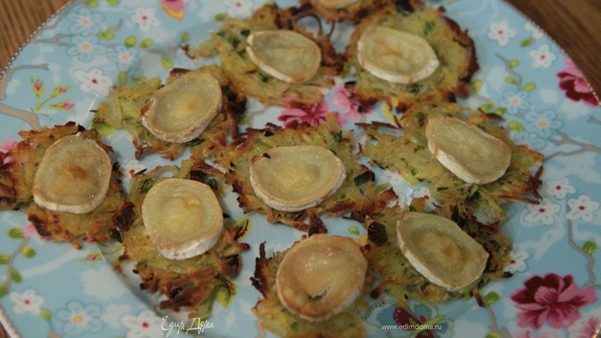 Картофельные галеты с козьим сыром и травами