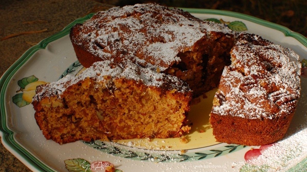 Кекс с курагой, орехами и шоколадом