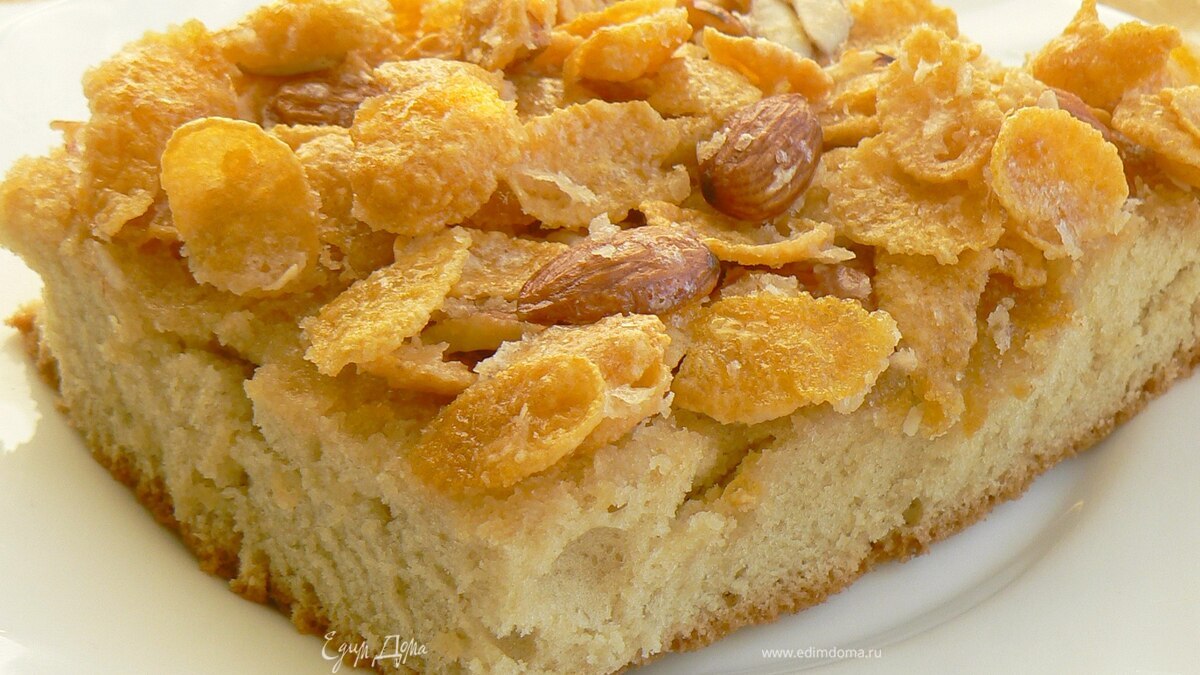 Пирог с кукурузными хлопьями и миндалем