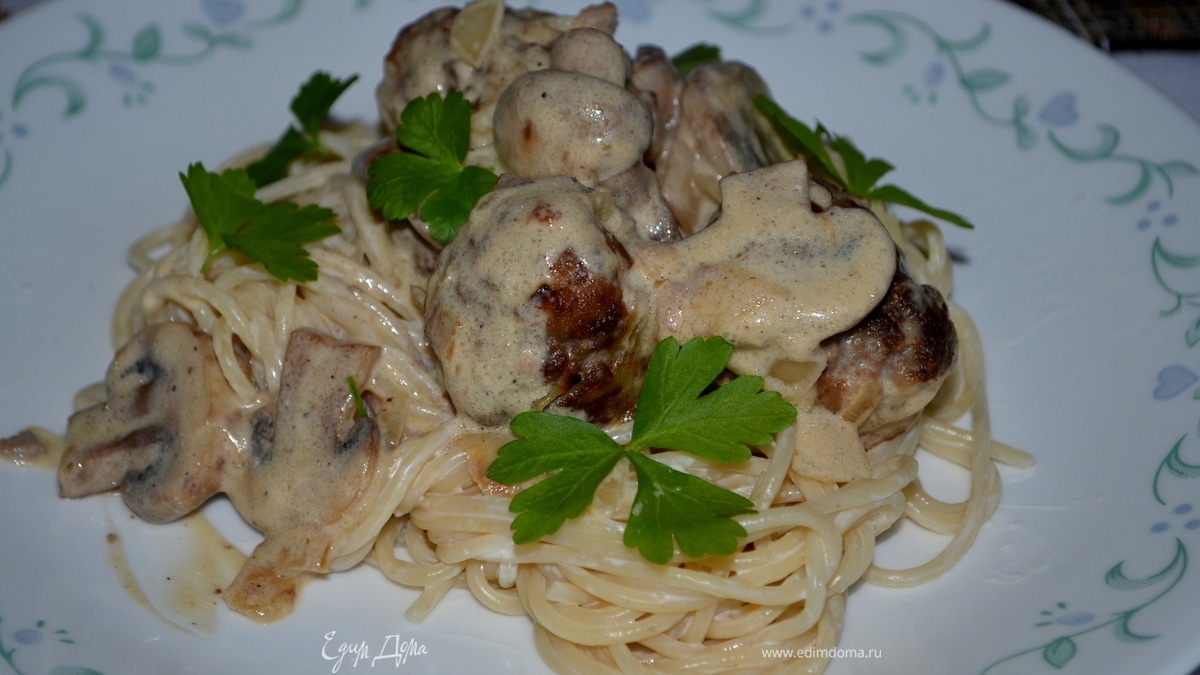 Фрикадельки по-строгановски (Beef Stroganoff Meatballs)