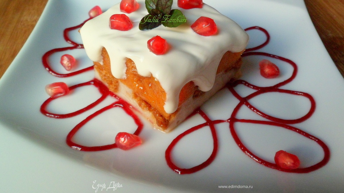 Мусс-желе из хурмы, черимойи и амареттини под крем-фрешем