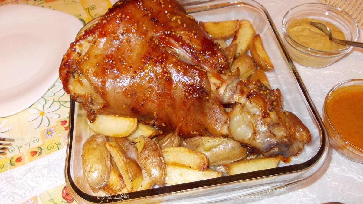 Рулька запеченная