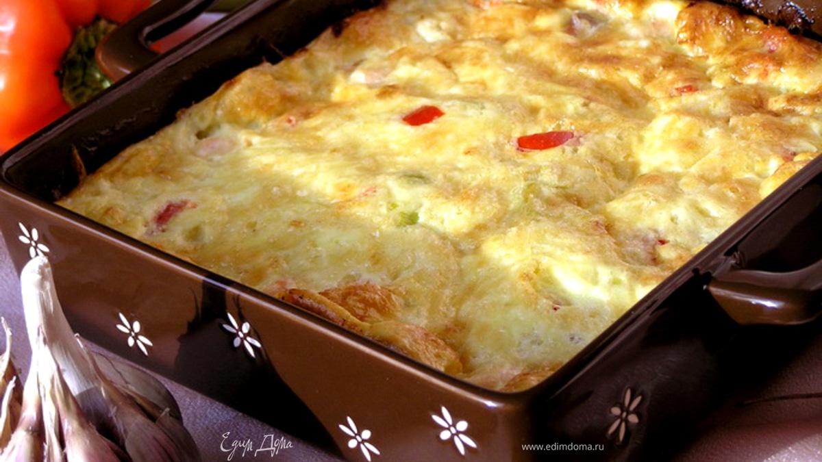 Фриттата "Осенняя" с лососем, сладким перцем и луком-пореем