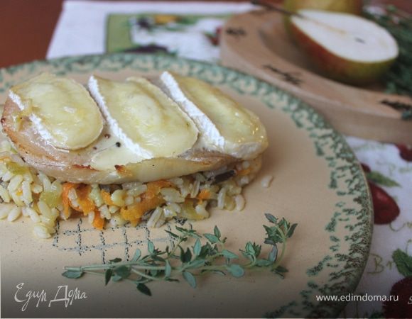 Тилапия с винными грушами на рисовой подушке Тилапия с винными грушами на рисовой подушке