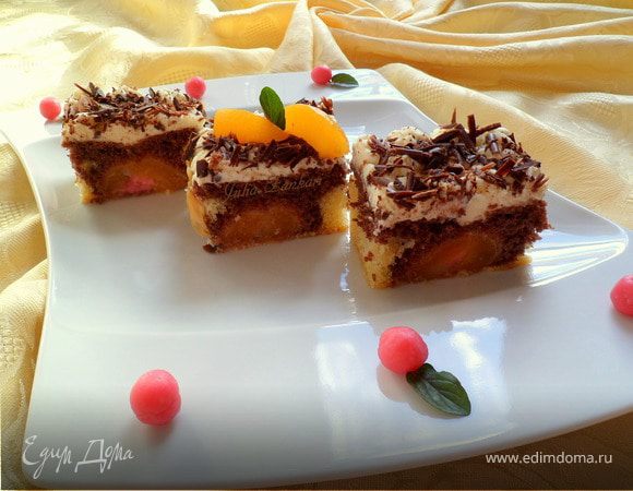 Пирог с абрикосами и взбитыми сливками