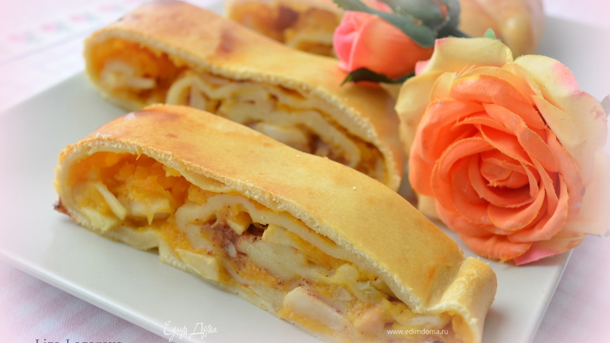 Рулет из сметанного теста с тыквенно-яблочной начинкой