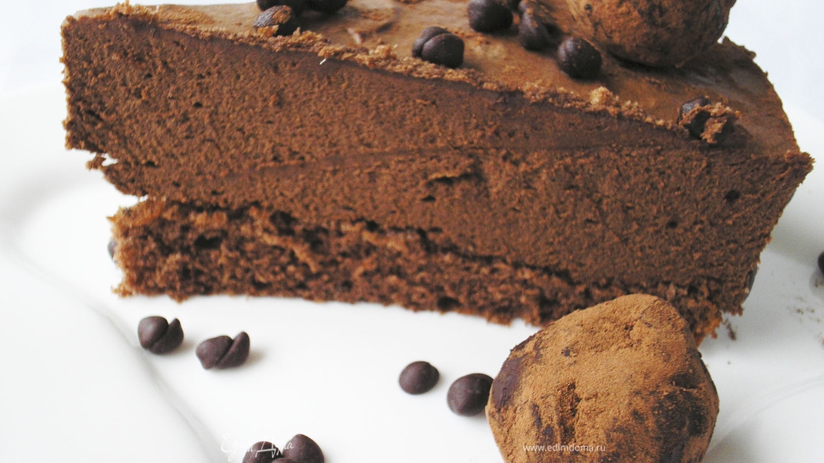 Шоколадный торт-мусс с кофейно-карамельными трюфелями