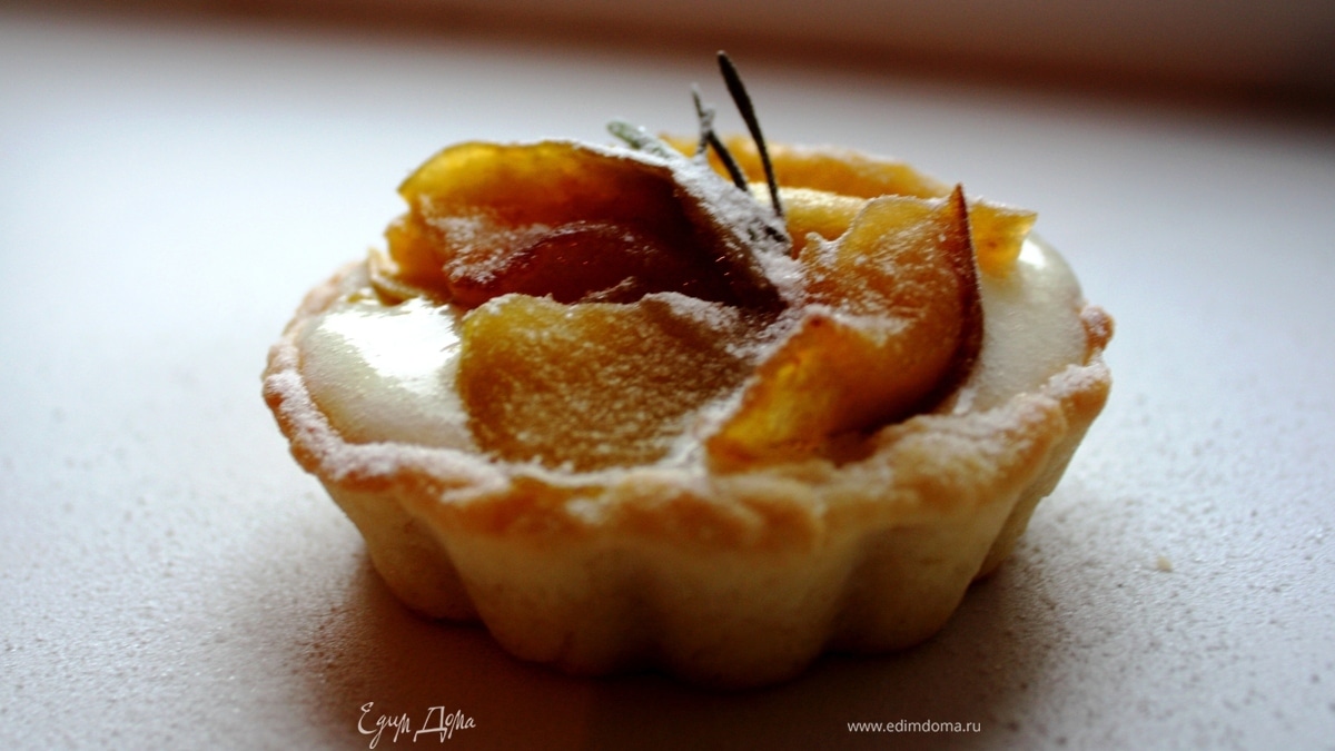 Кростатине с кремом, яблоками и розмарином