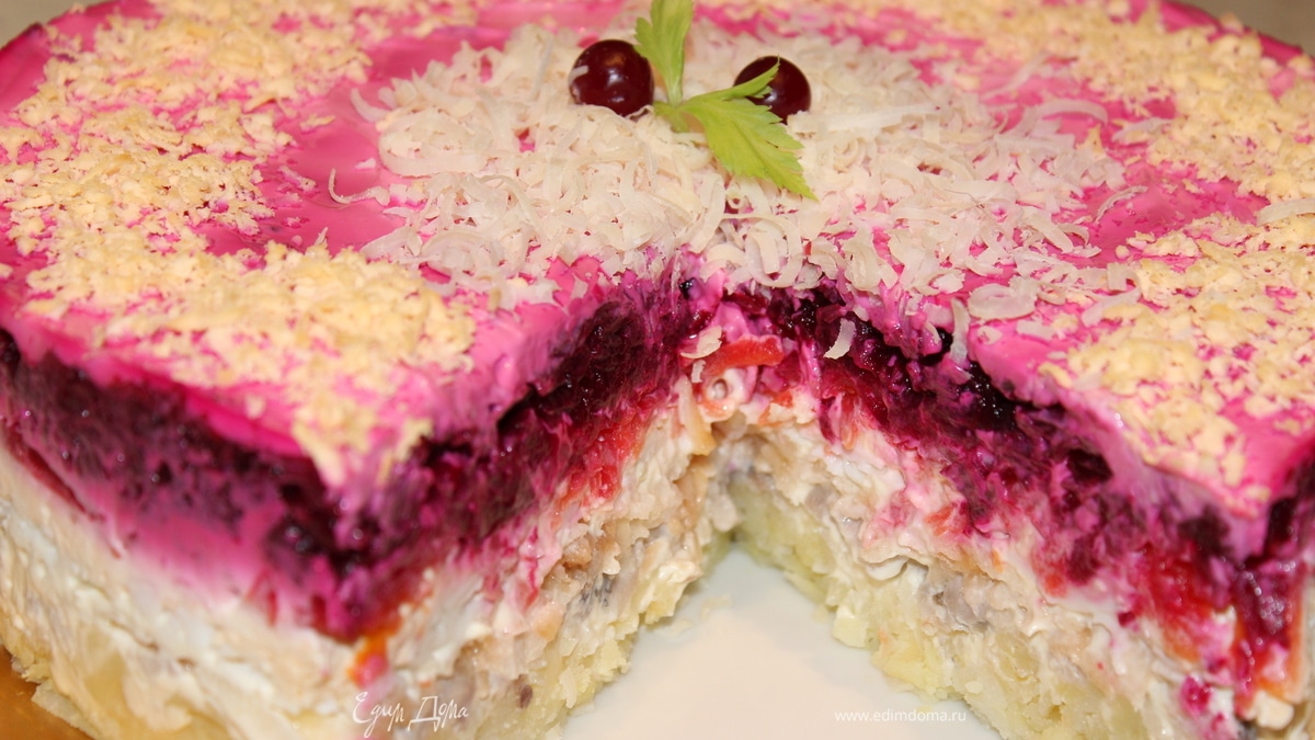 Назад в СССР: Закусочный торт "Сельдь под фруктово-овощной шубой"