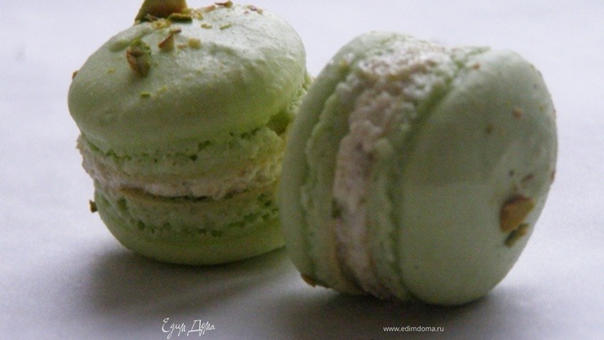 Макарон с фисташковым кремом