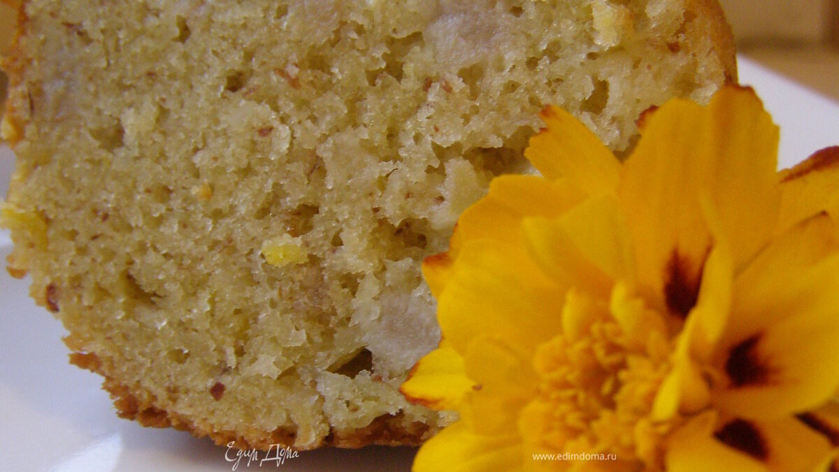 Кекс с грушей и миндалем