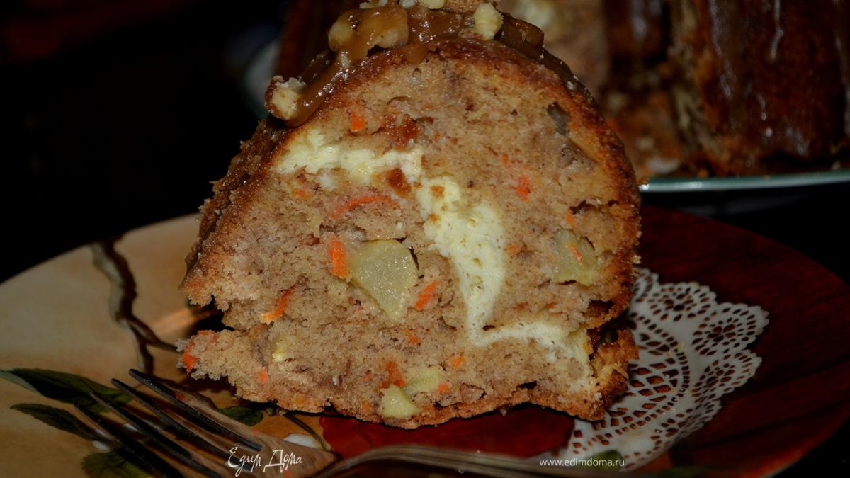 Яблочный кекс с морковью и глазурью пралине
