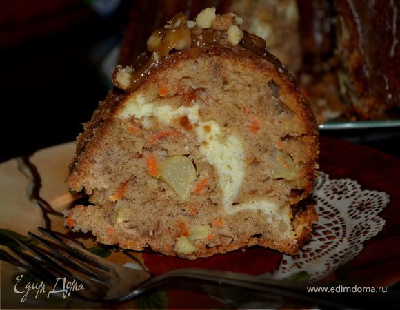 Яблочный кекс с морковью и глазурью пралине