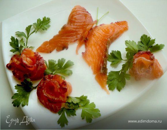 Семга малосольная с черной смородиной