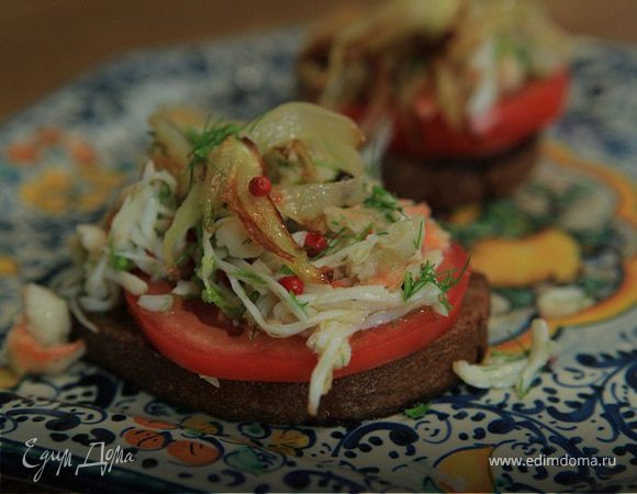 Брускетта с крабами