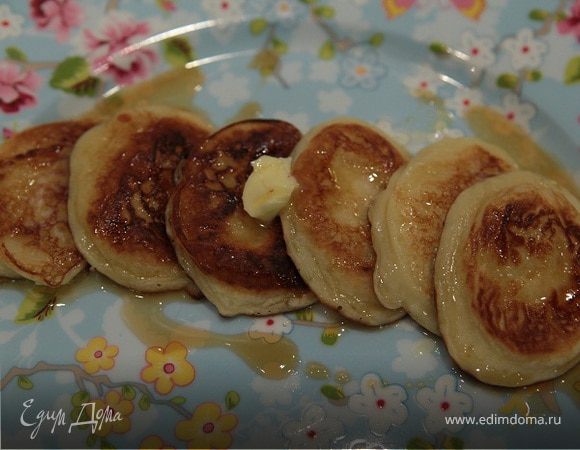 Кефирные оладушки с кленовым сиропом