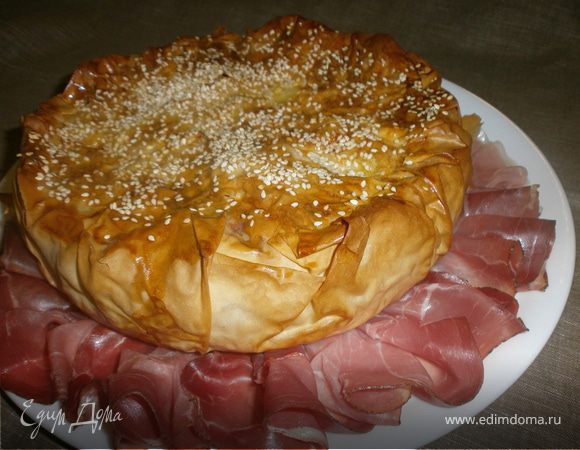 Закрытый заливной пирог с сыром и грушами