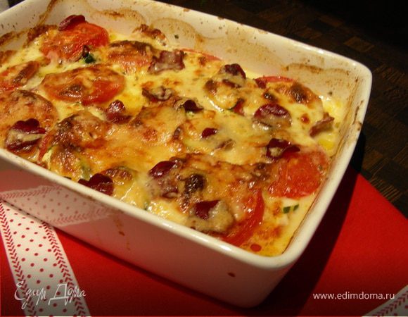 Гратeн из цукини, помидоров, моцареллы и бекона