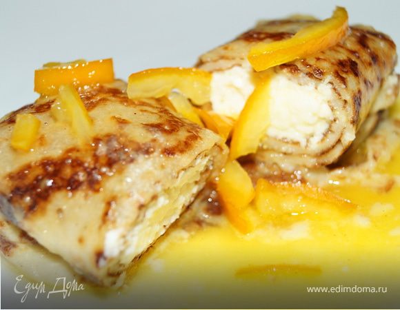 Блинчики с начинкой из творога и двумя соусами