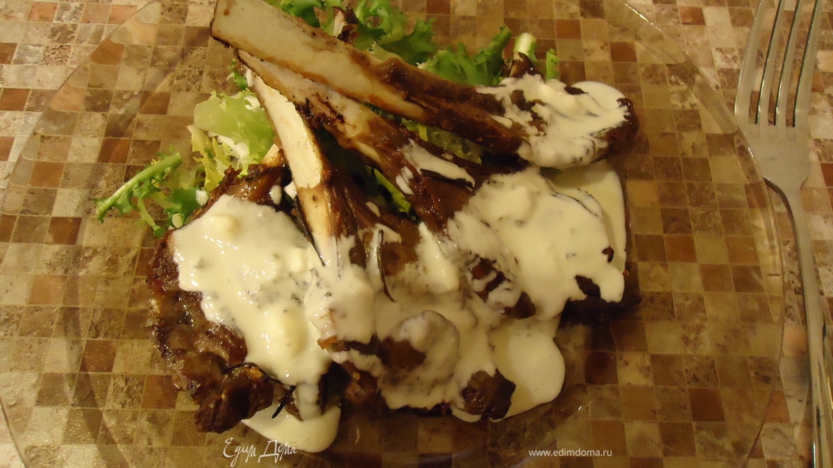 корейка ягненка под сырным соусом