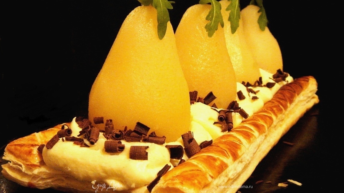 Винные груши с кремом "муслин" на слоеном тесте