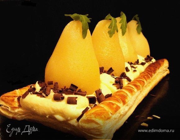 Винные груши с кремом "Муслин" на слоеном тесте