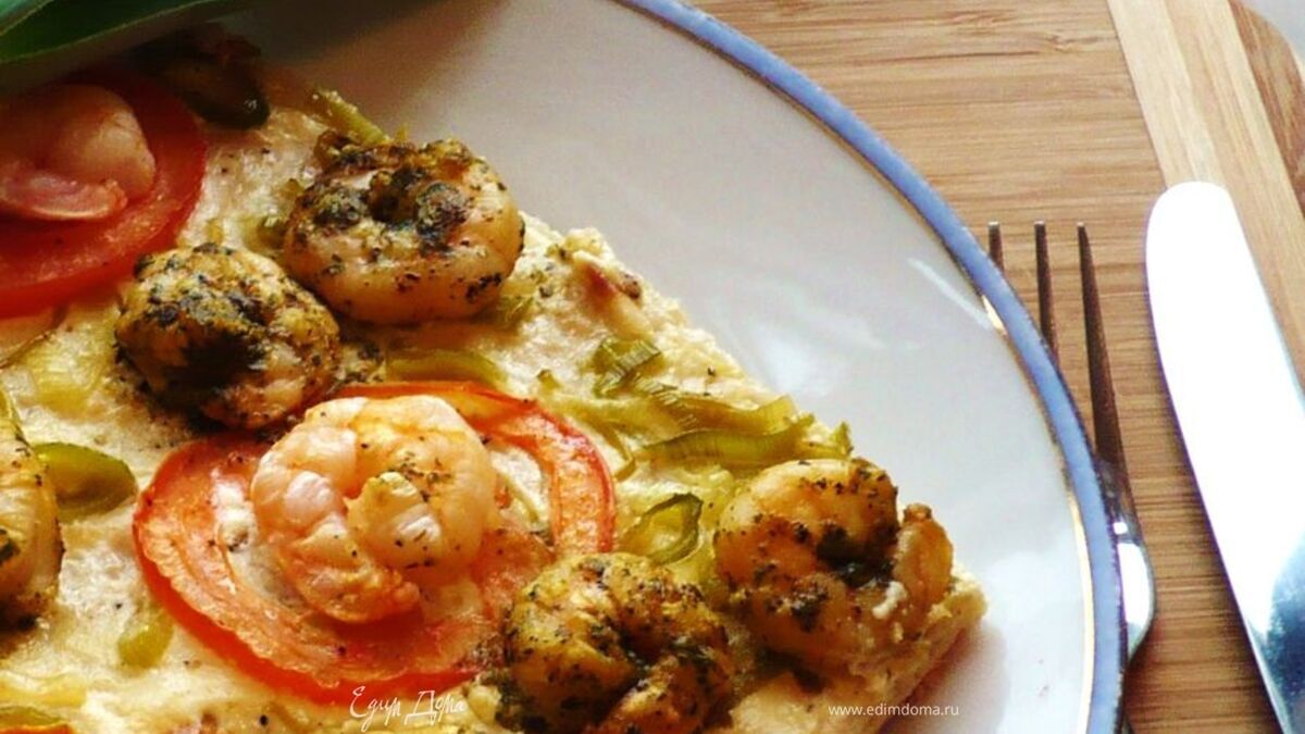 Угощаем черную водяную змею: тарт с креветками и луком-пореем