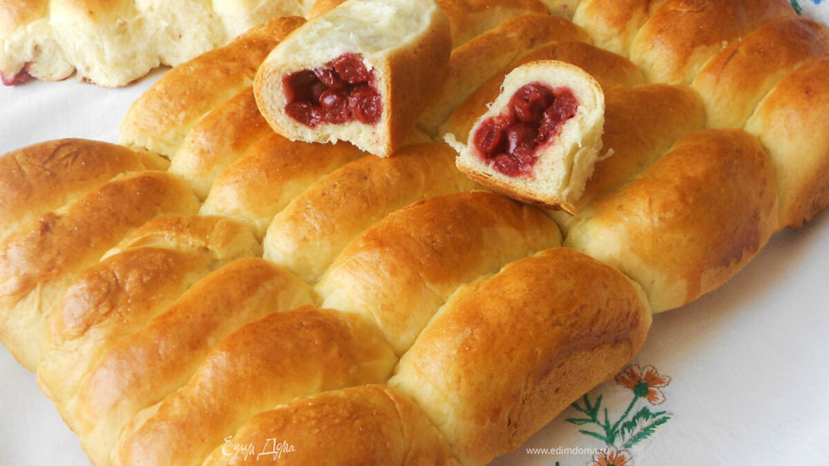 Мамины пирожки с вишней