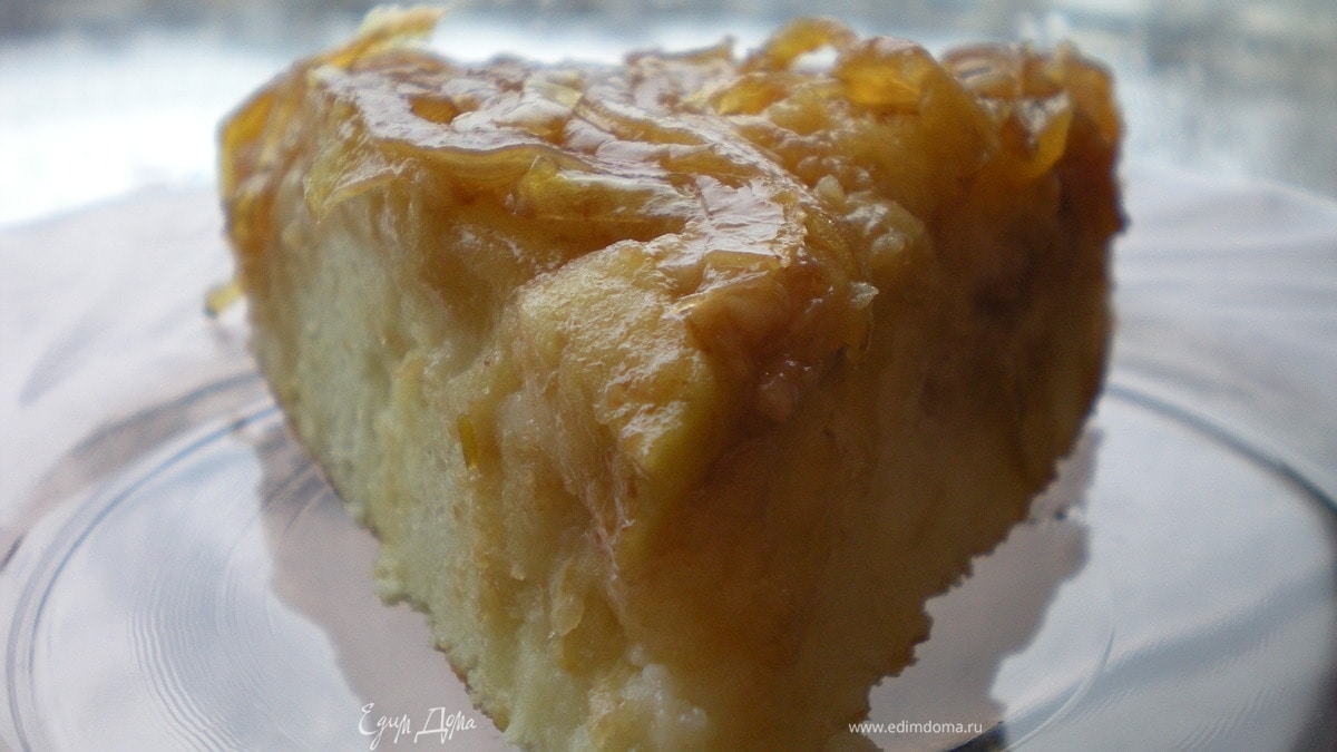 Перевернутый яблочный пирог с карамелизированным луком от Эктора Хименеса Браво