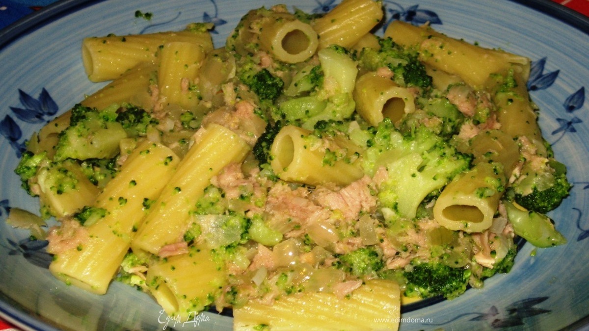 Ригатони с тунцом и брокколи