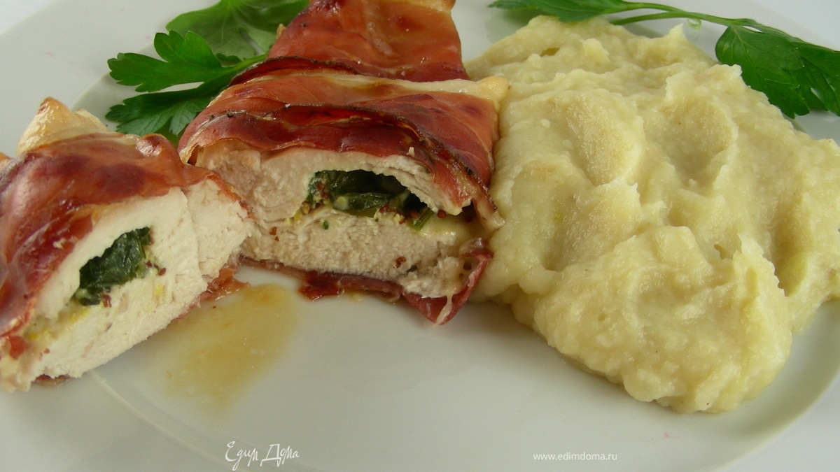 Куриная грудка с горчицей и чеддером, запеченная в беконе