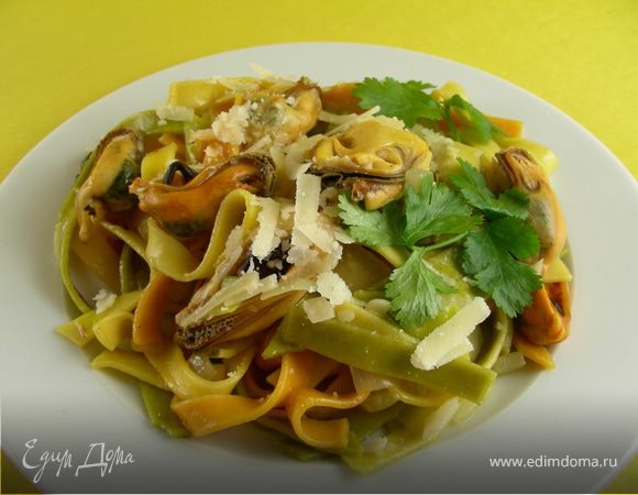 Паста с мидиями, шафраном и белым вином Паста с мидиями, шафраном и белым вином