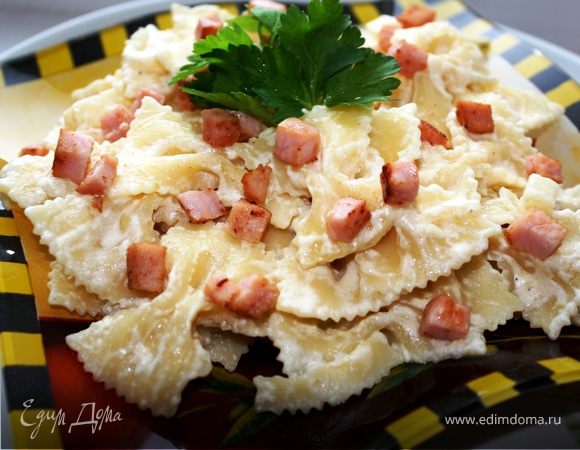 Макароны с окороком и коньячным соусом