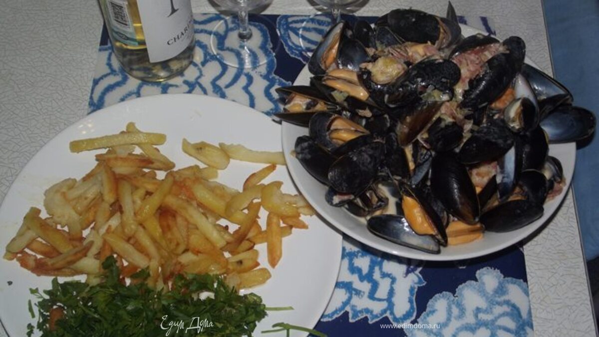 Мидии в соусе из белого вина с беконом