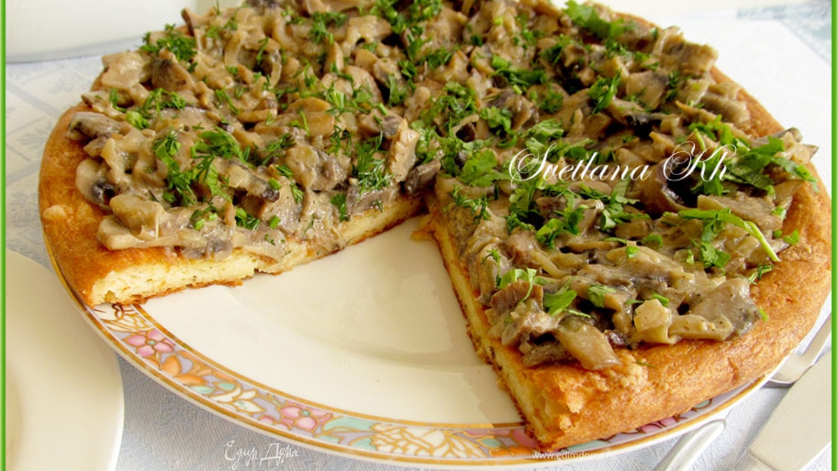 Грибной пирог из заварного теста с сыром