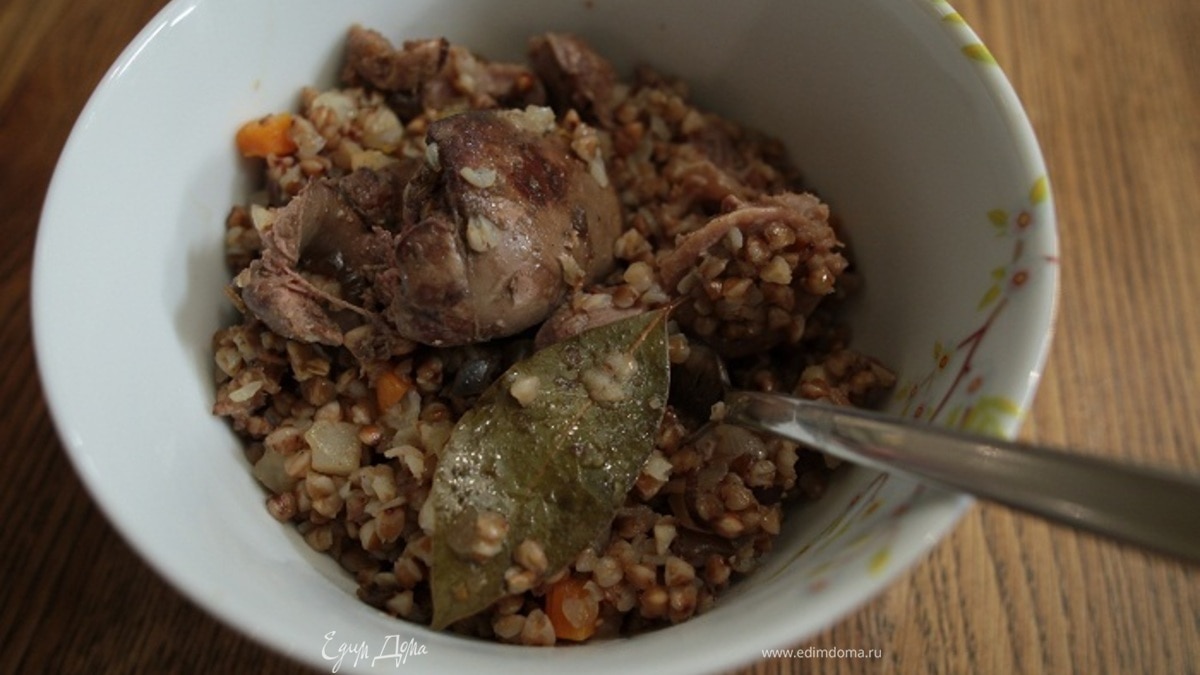 Куриные желудочки с гречкой