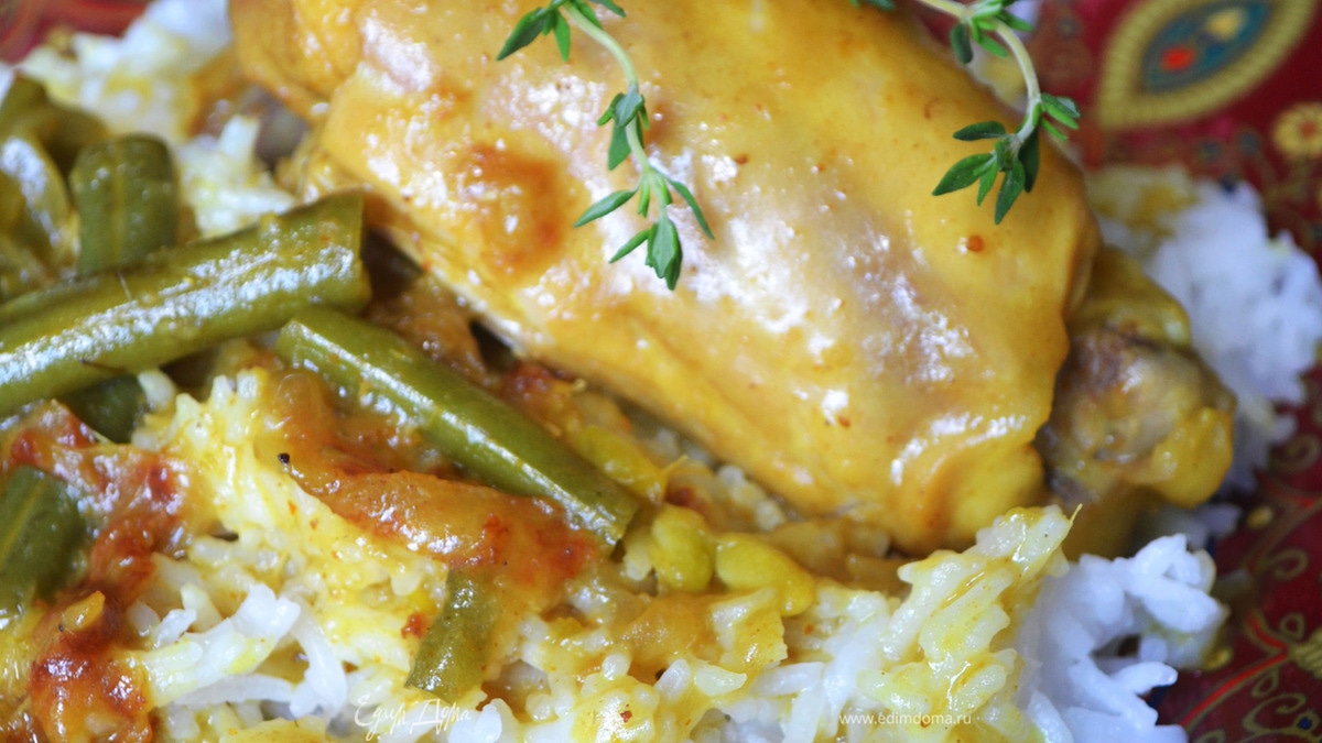 Индийское карри с курицей и спаржевой фасолью