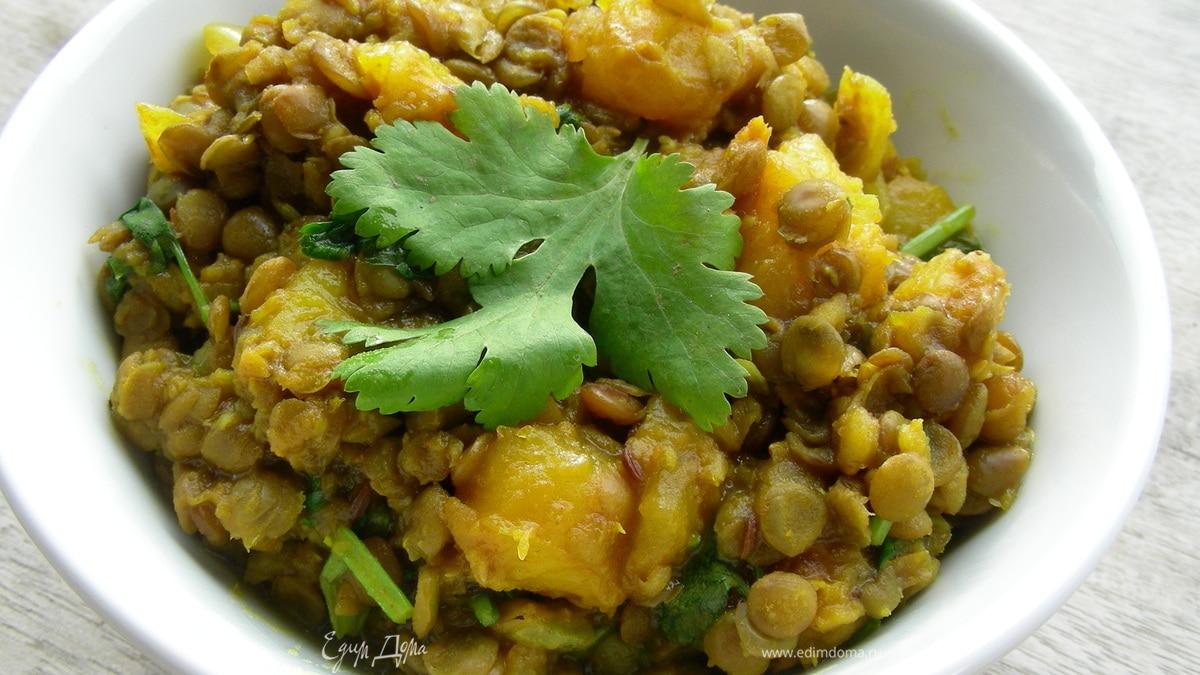 Индийский суп "Даал" из чечевицы и манго