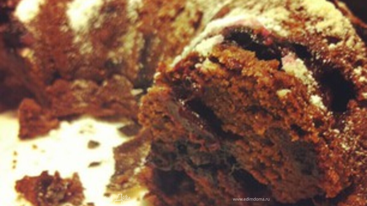 Шоколадный кекс с черной смородиной