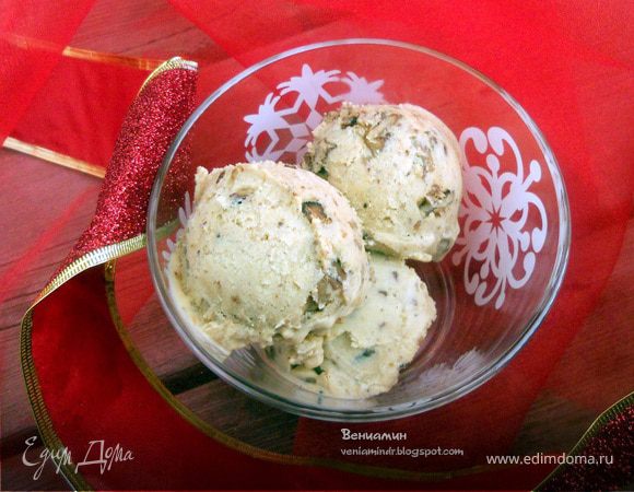 Имбирное мороженое с карамелизированным пеканом