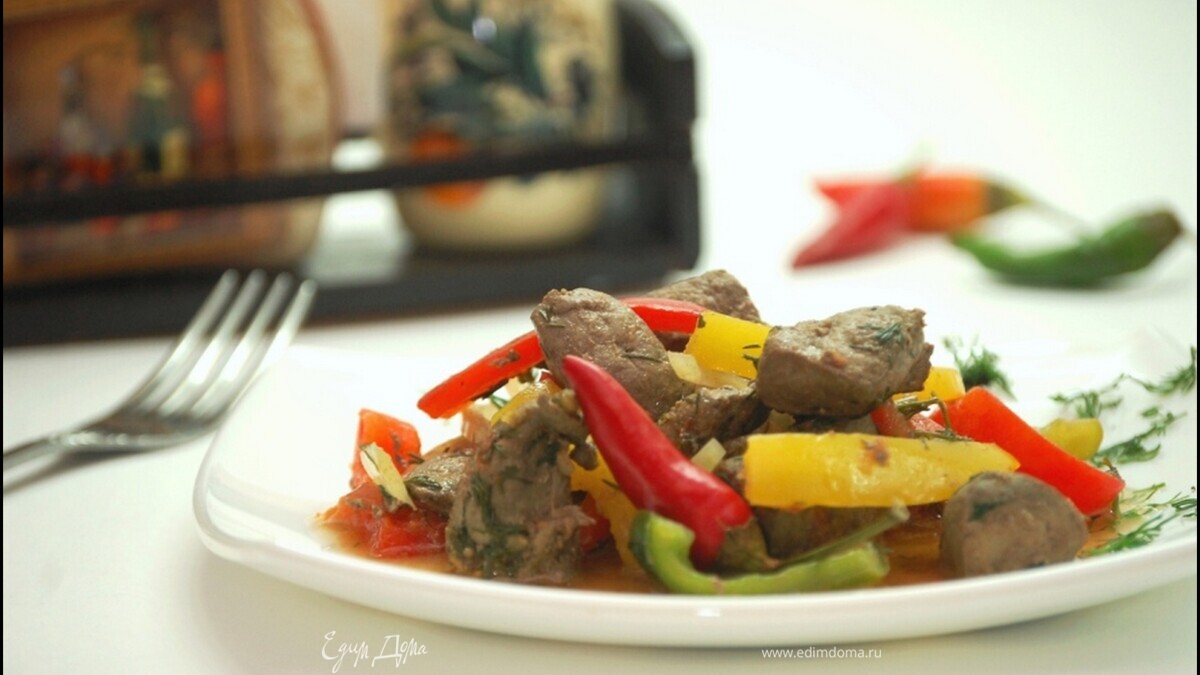 Тушеная печень с овощами