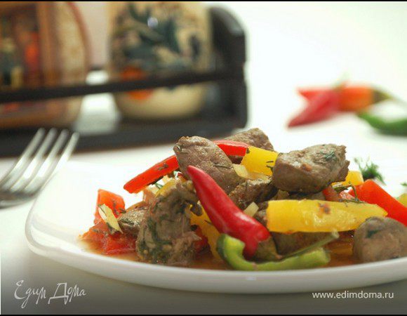 Тушеная печень с овощами Тушеная печень с овощами