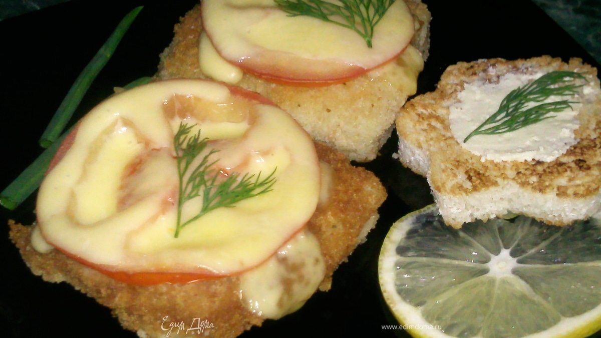 Рыба в кляре с помидорами и сыром