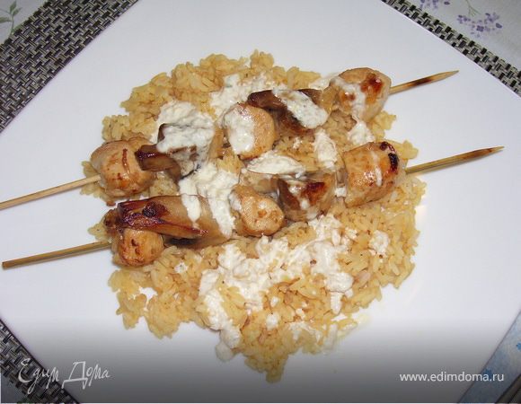 Куриное филе с шампиньонами на шпажках с мандариновым соусом