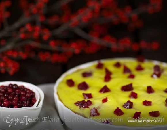 Пай с брусникой, грушами и заварным кремом