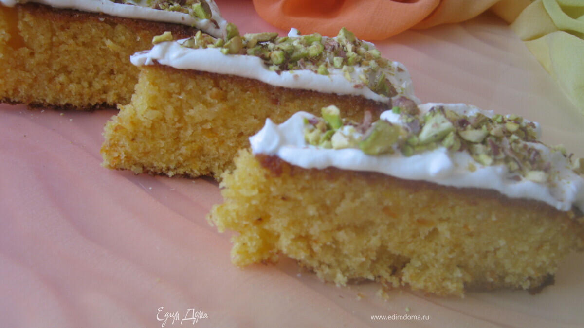 Абрикосовый пирог с миндалем без муки (с манкой)