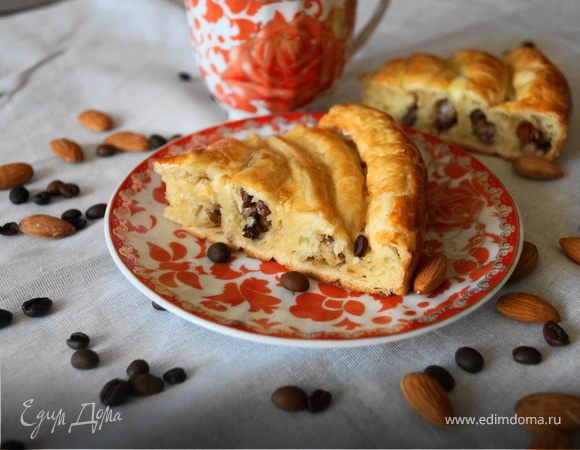 Сладкая улитка из слоеного теста